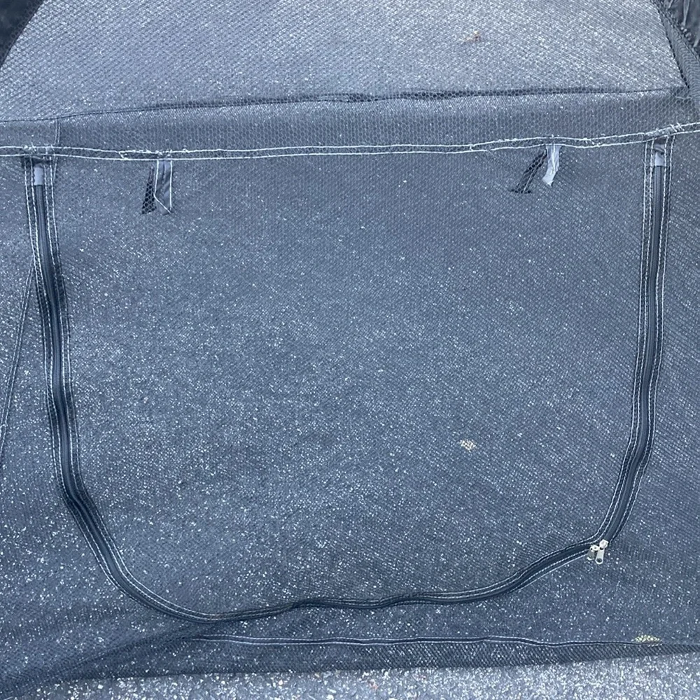 NWOT screened pet dome for indoor/outdoor use. Easy to assemble all one piece